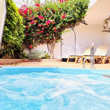 Beautiful 4 Bedroom With Private Jacuzzi San Miguel de Abona