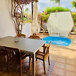 Beautiful 4 Bedroom With Private Jacuzzi Διαμέρισμα *