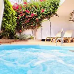 Beautiful 4 Bedroom With Private Jacuzzi Σαν Μιγκέλ ντε Αμπόνα