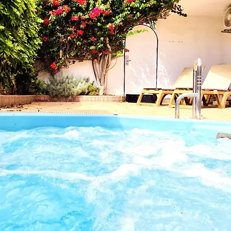 Beautiful 4 Bedroom With Private Jacuzzi *