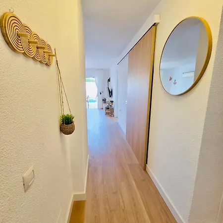 Beautiful 4 Bedroom With Private Jacuzzi Apartment *