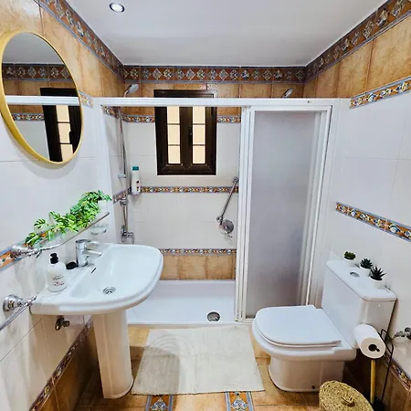 Beautiful 4 Bedroom With Private Jacuzzi Daire *