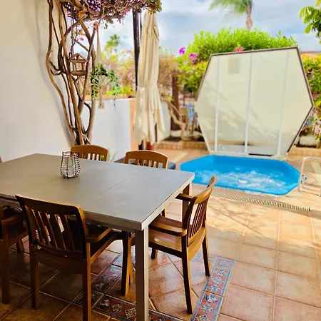 Beautiful 4 Bedroom With Private Jacuzzi Daire *