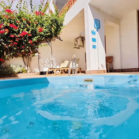 Daire Beautiful 4 Bedroom With Private Jacuzzi *