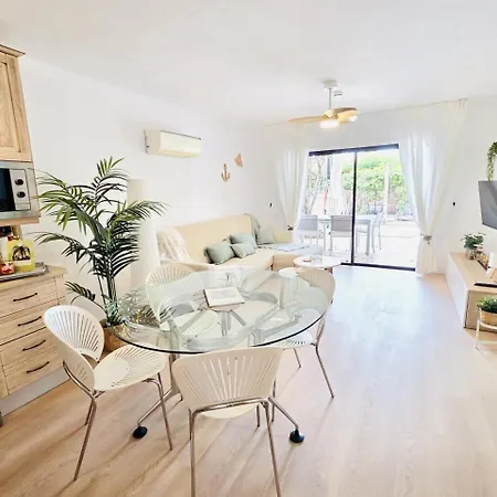 Beautiful 4 Bedroom With Private Jacuzzi