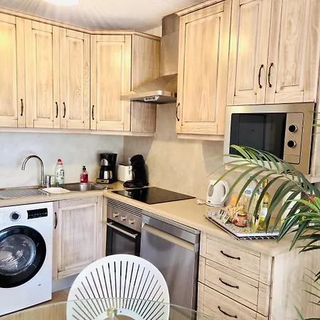 Beautiful 4 Bedroom With Private Jacuzzi Daire *