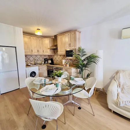 Beautiful 4 Bedroom With Private Jacuzzi *