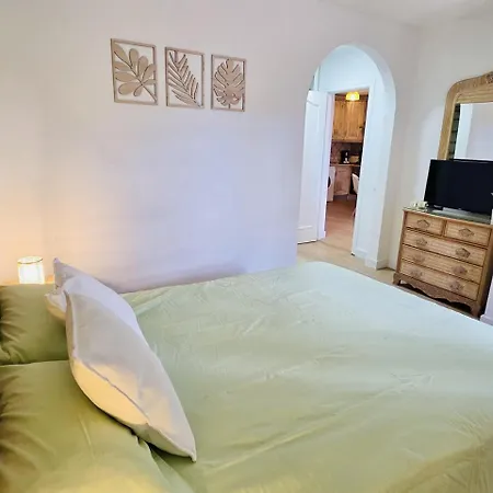 Daire Beautiful 4 Bedroom With Private Jacuzzi *