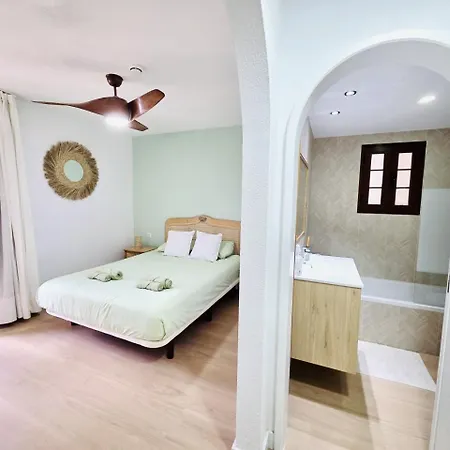 Daire Beautiful 4 Bedroom With Private Jacuzzi