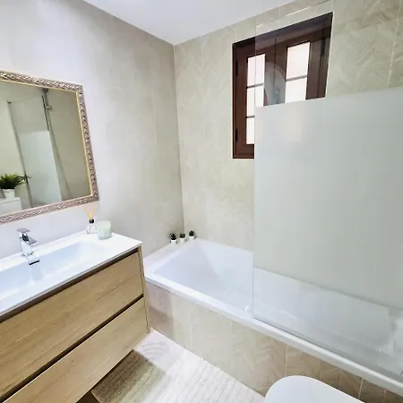 Beautiful 4 Bedroom With Private Jacuzzi San Miguel de Abona