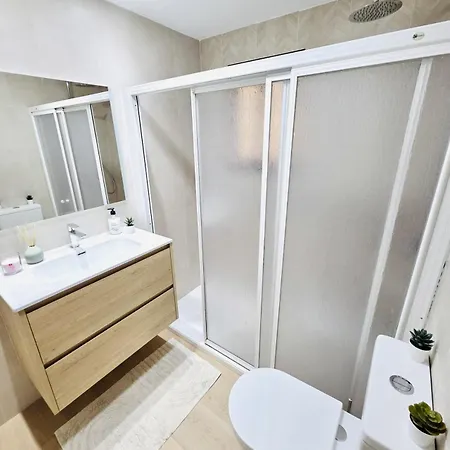 Beautiful 4 Bedroom With Private Jacuzzi * 圣米格尔德阿沃纳
