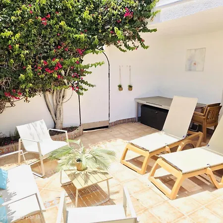 Daire Beautiful 4 Bedroom With Private Jacuzzi