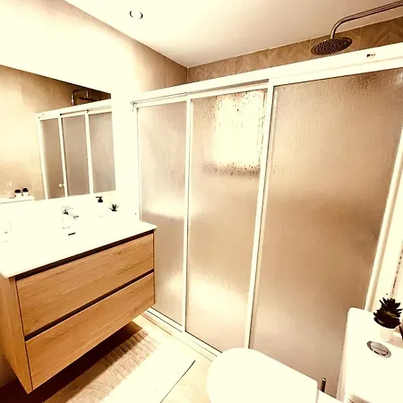 Daire Beautiful 4 Bedroom With Private Jacuzzi San Miguel de Abona