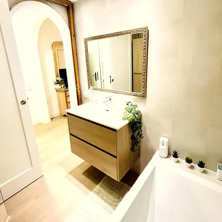 Beautiful 4 Bedroom With Private Jacuzzi
