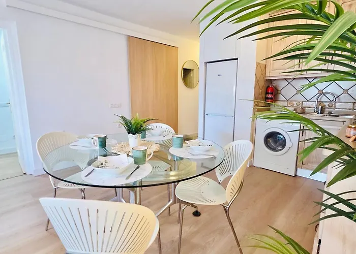 Beautiful 4 Bedroom With Private Jacuzzi